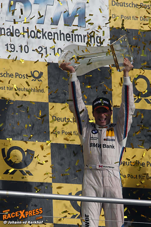 Bruno Spengler met zijn kampioenschapsbokaal